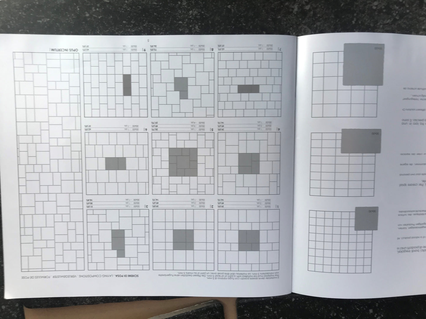 Pierre Bleu Noir merk ermes 300x300x9mm naturale met gewelfde kanten