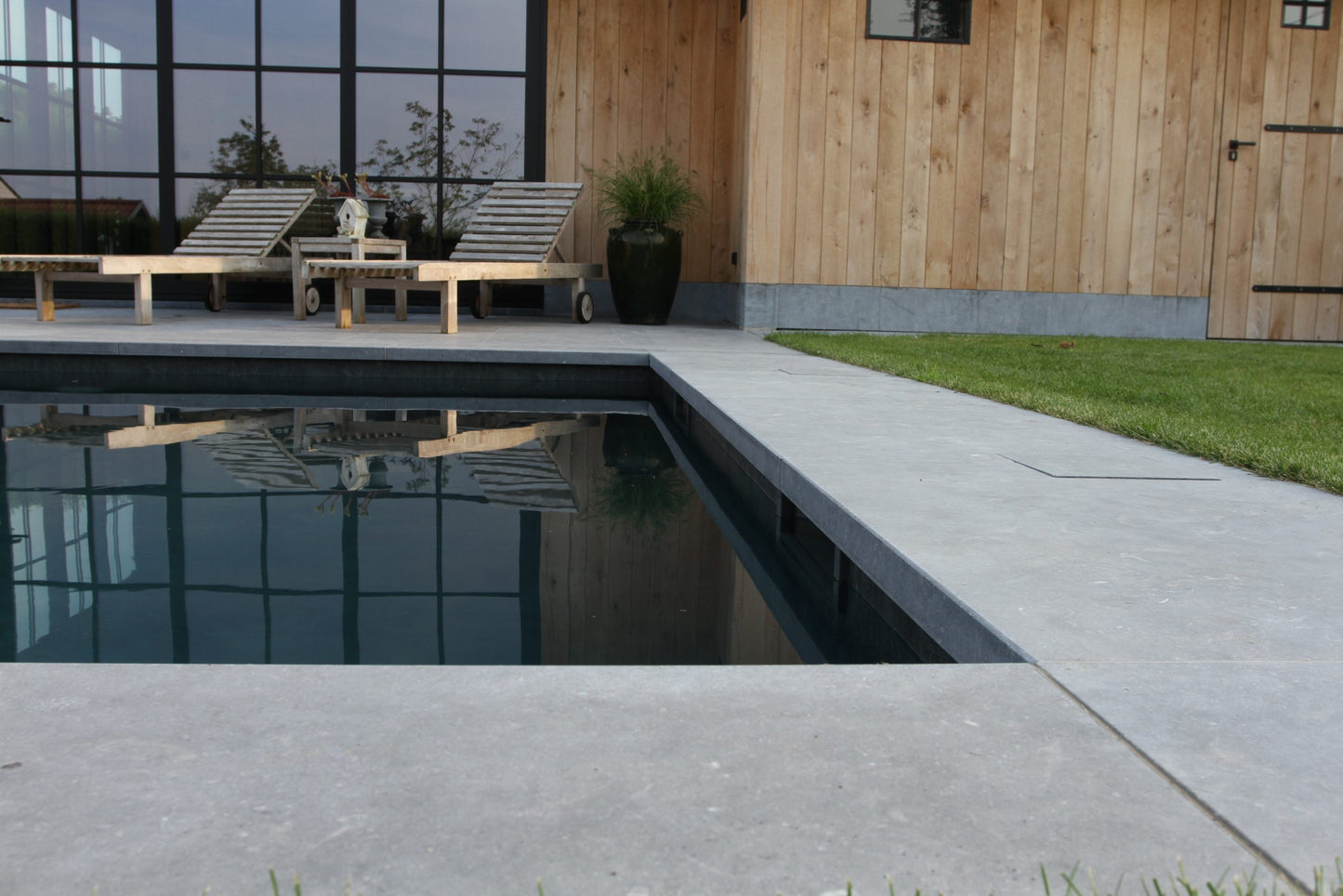 Zwembadranden Belgisch Hardsteen – Blauw Gezoet 100x35x5/3cm