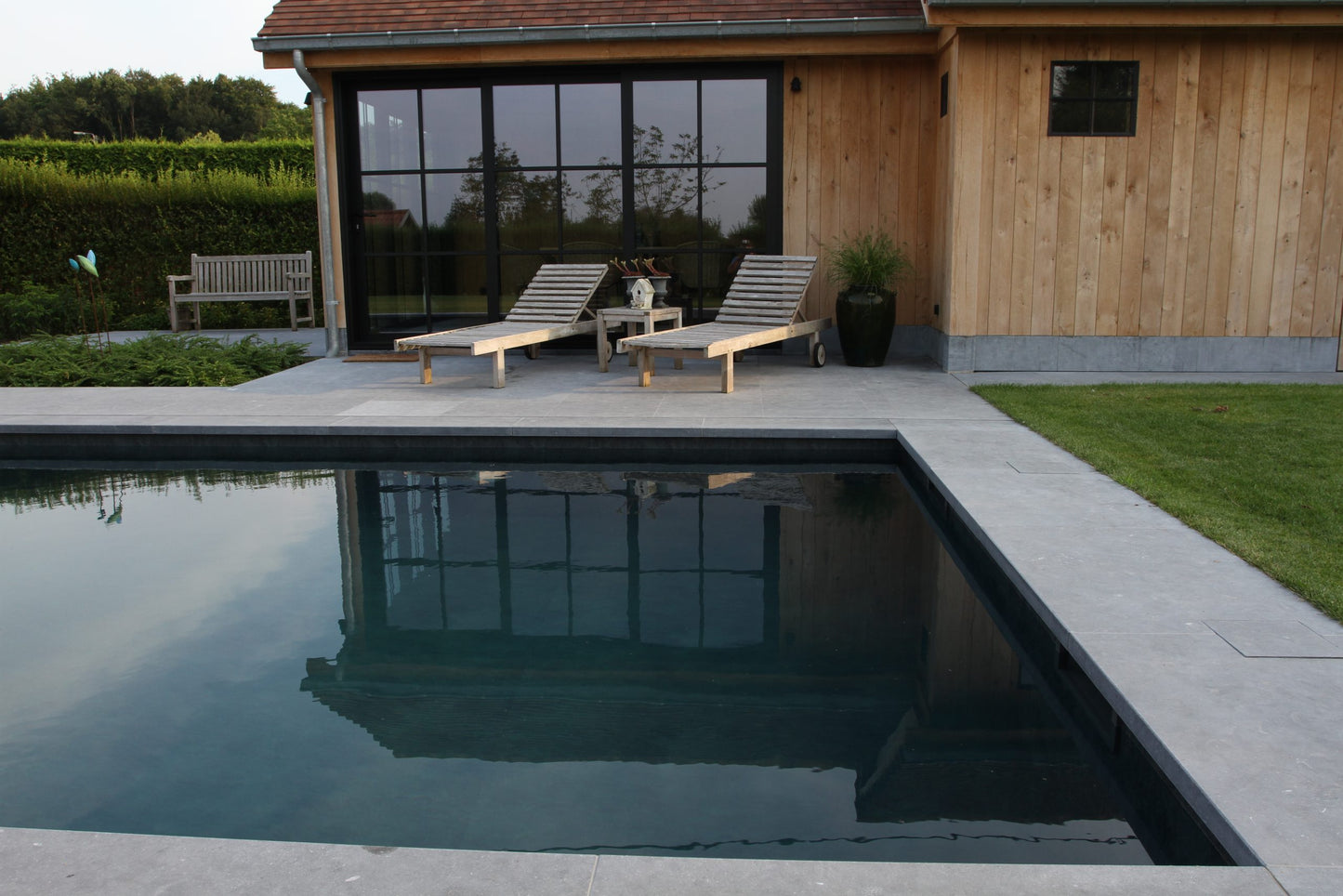 Zwembadranden Belgisch Hardsteen – Blauw Gezoet 100x35x5/3cm