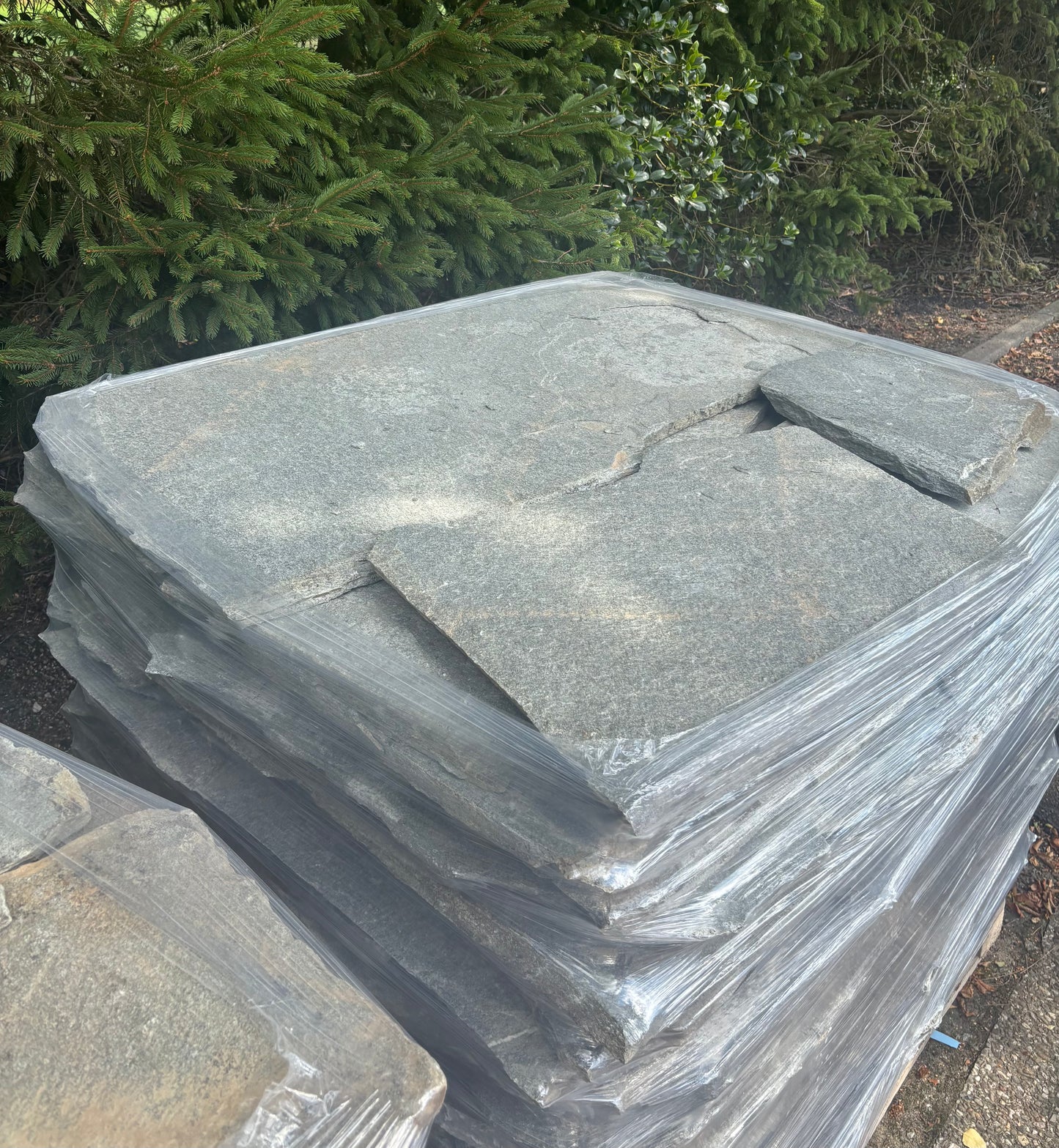 Flagstone Kavalas Grey 30-50mm XL 4-8pc inhoud 15M2 of 20-35XXL 2-4pcM2 inhoud 35M2