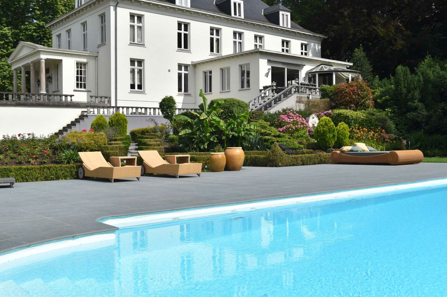 Pierre Bleu Noir 800x800x20mm R11 strak gezaagde kanten