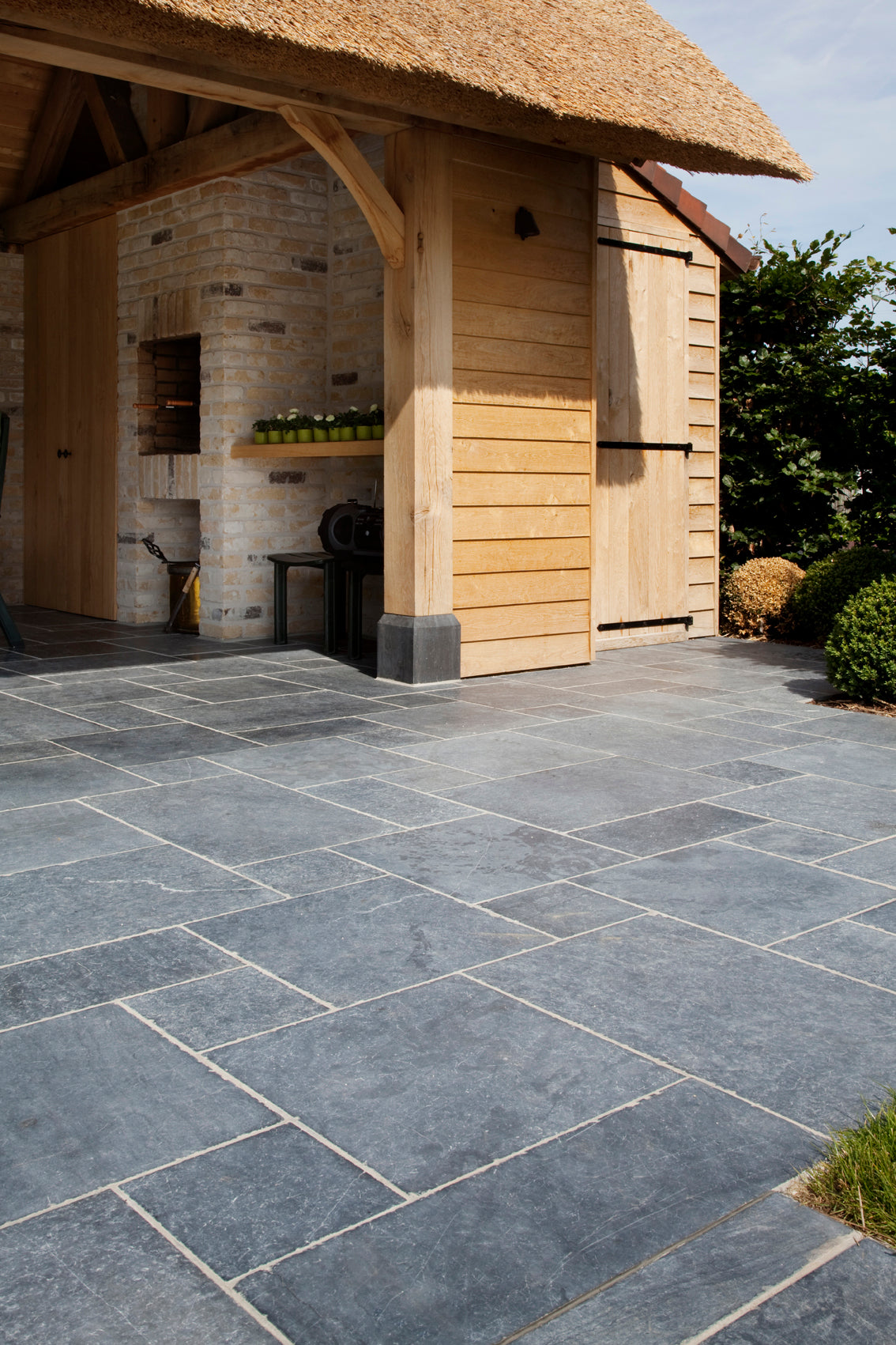 Vietnamees Hardsteen 500x500x30mm verouderd