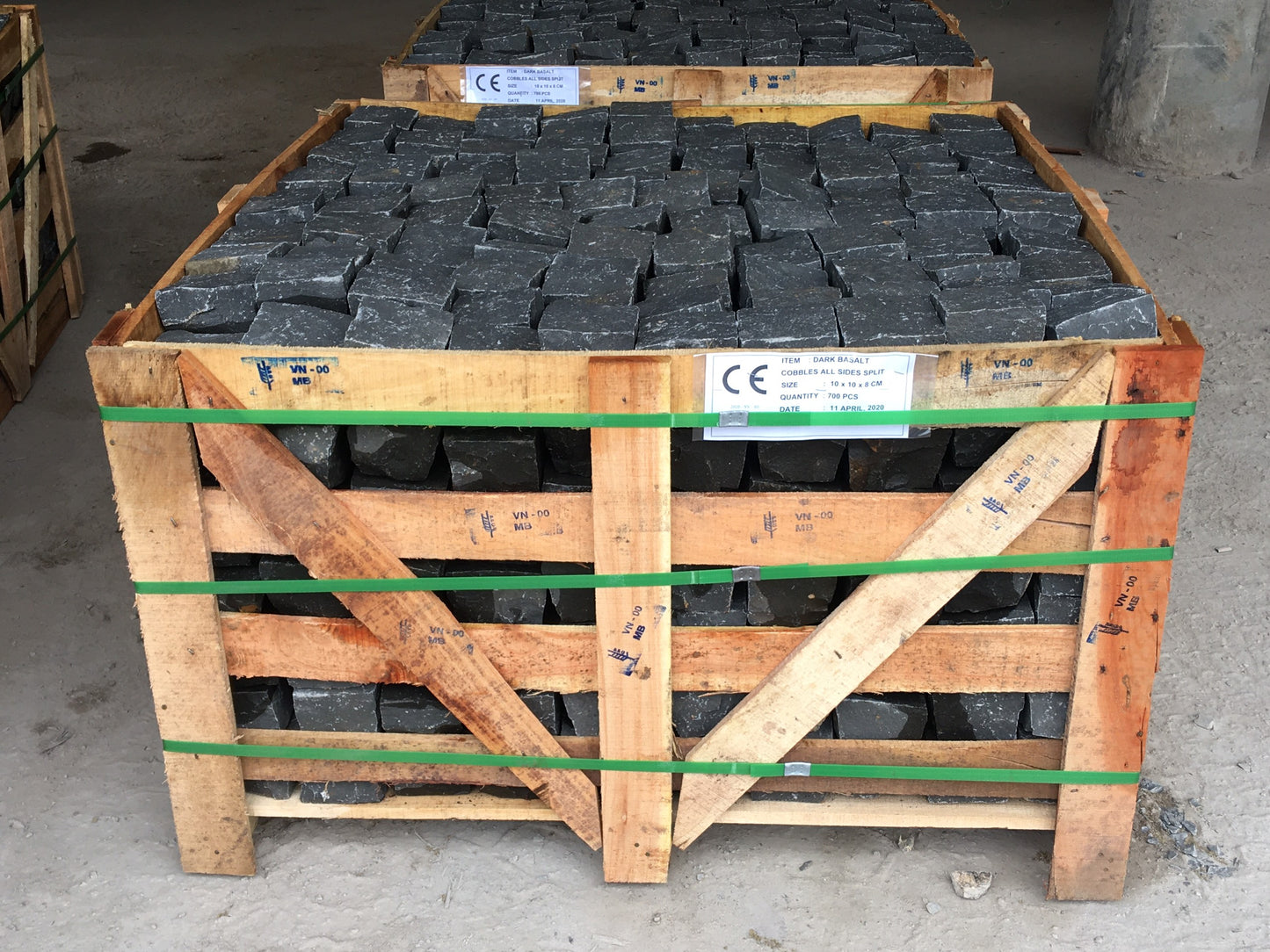 Basalt Dark Vietnam 20x14x5-7cm-14x14x5-7cm-10x10x5-7cm