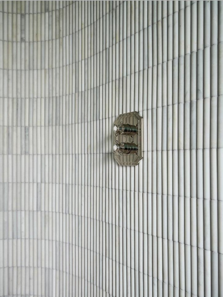 art 701 Kit Kat  Bull Nose Bianco Carrara Mozaïek 151x30x15mm gezoet