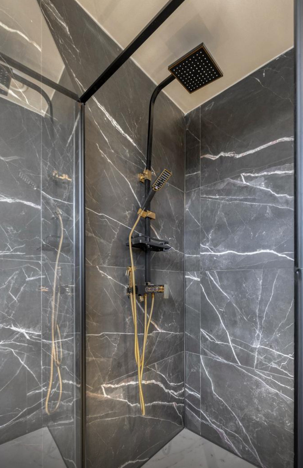 Mamerlook Callacatta Nero merk Nexion 1198x598x9mm honed