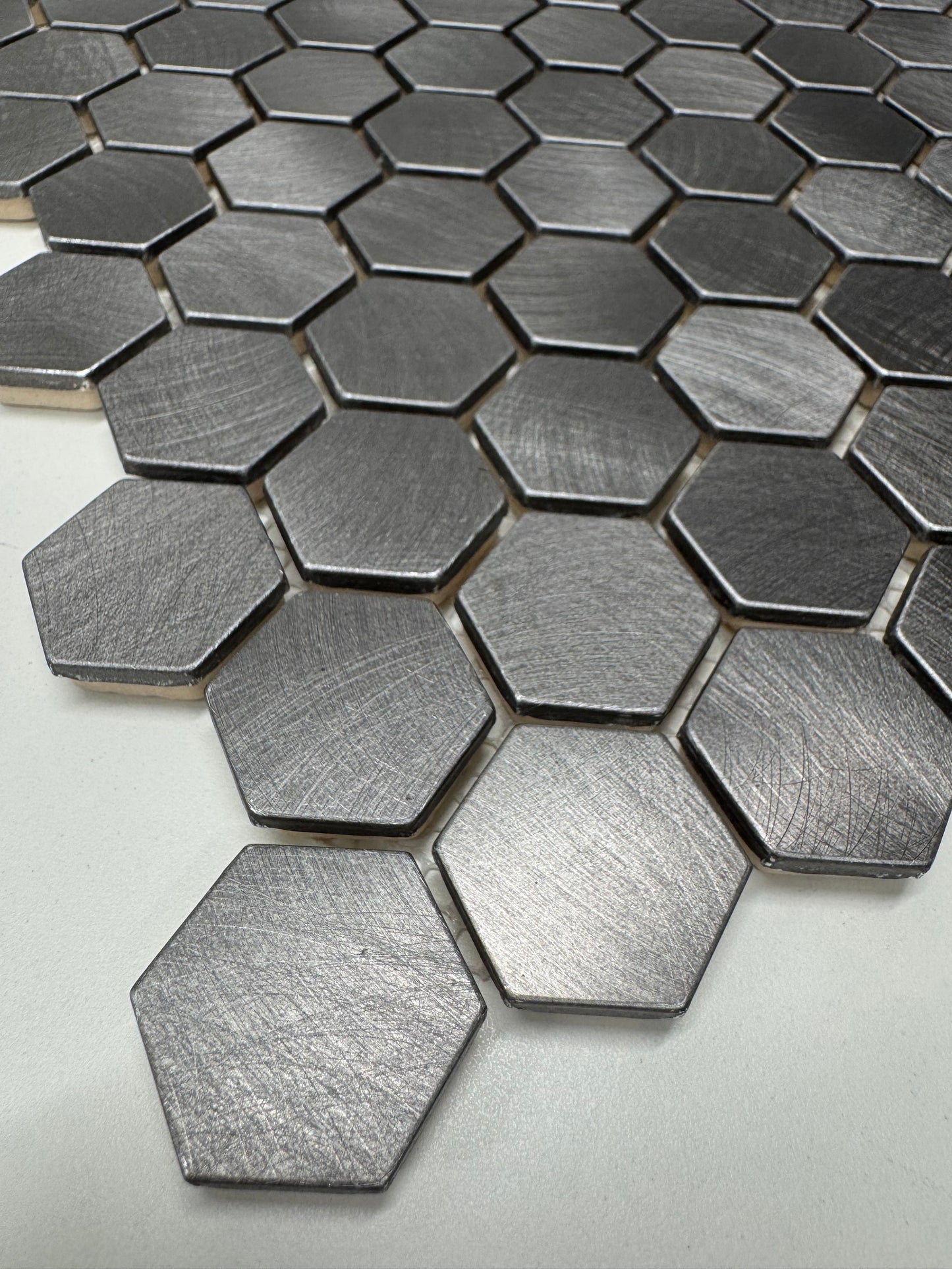 art 730 Reflections Gun Metal Hexagon 23mm op matje 300x300x8mm