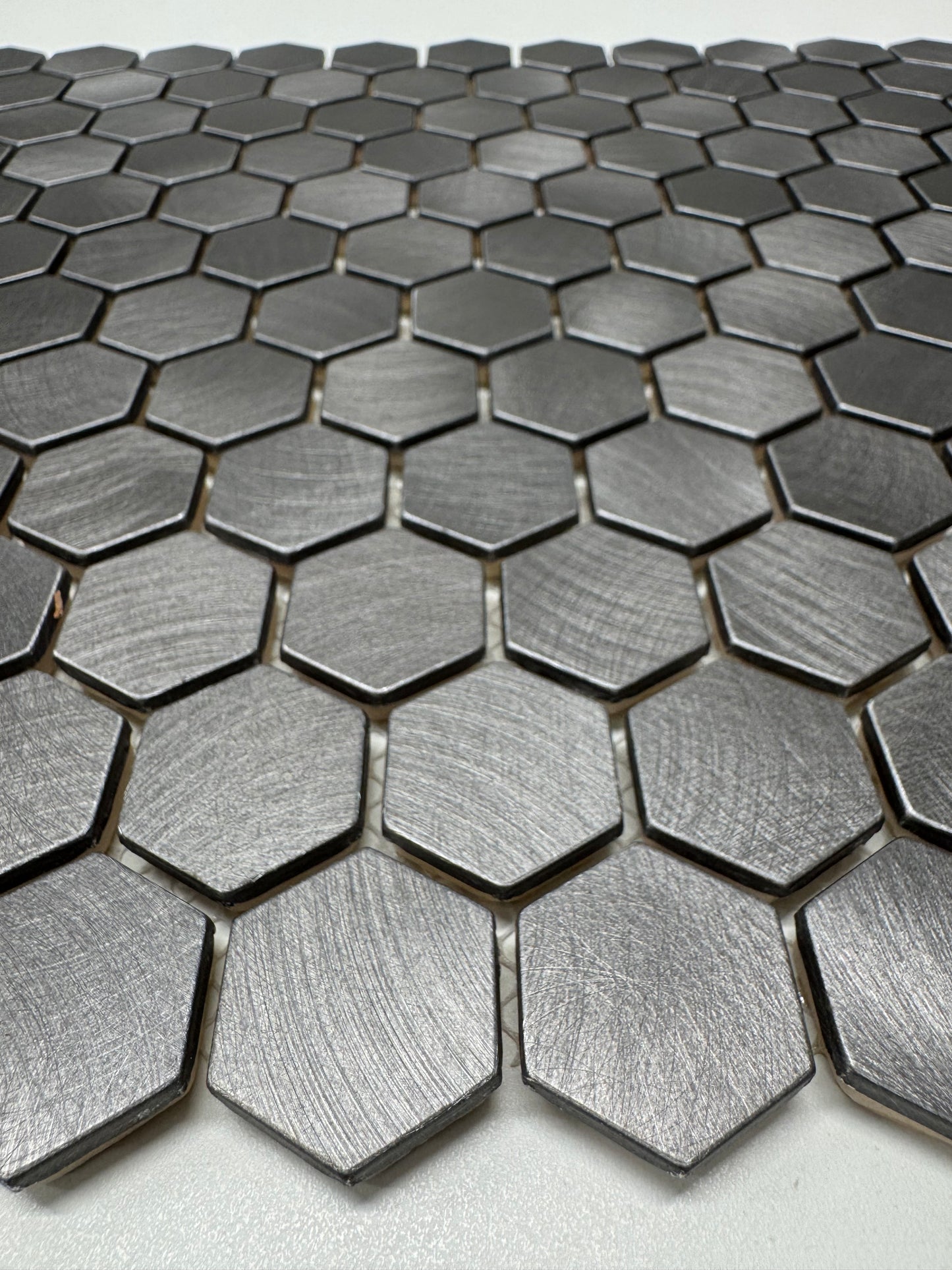art 730 Reflections Gun Metal Hexagon 23mm op matje 300x300x8mm
