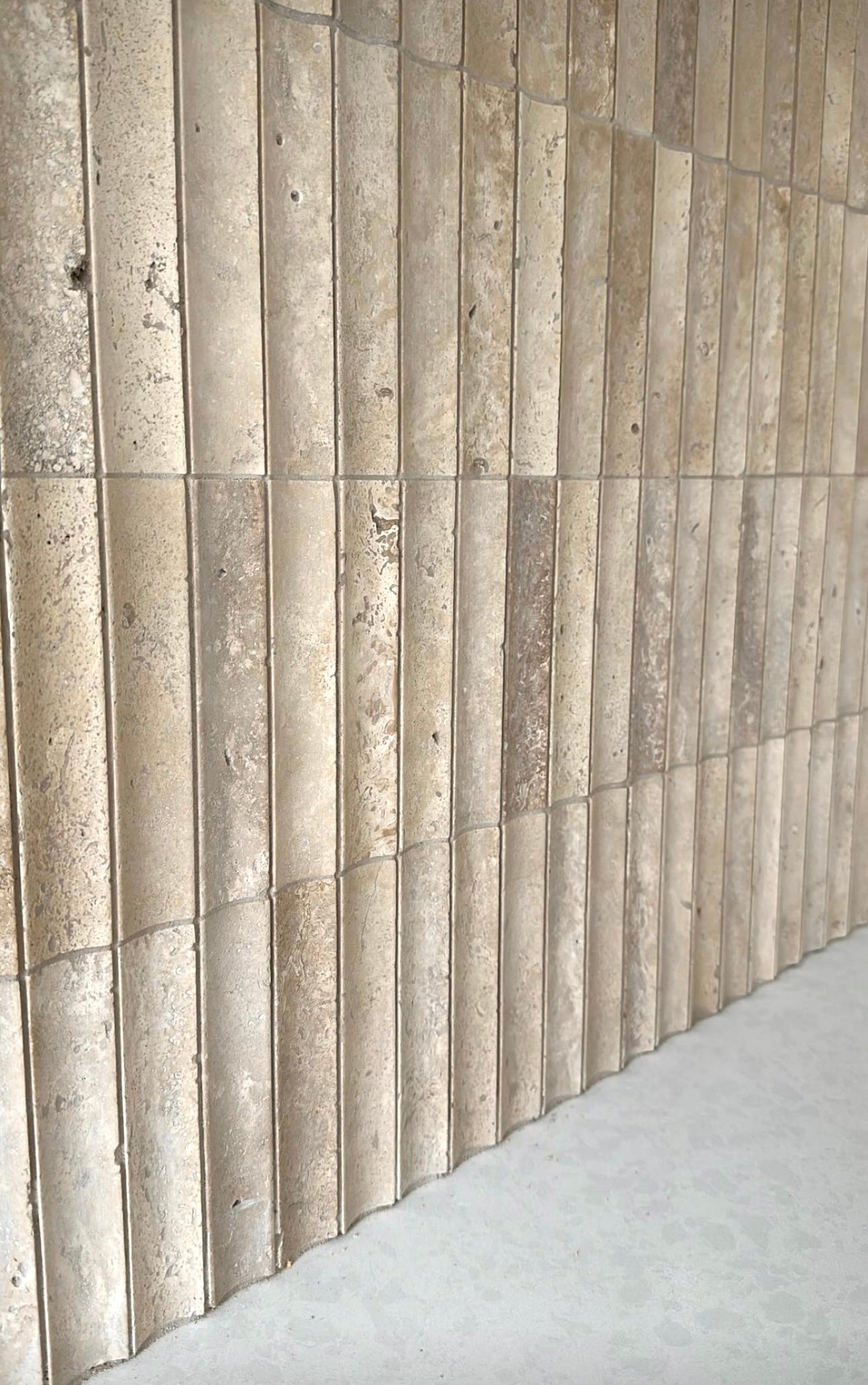 art 706 Kit Kat Conclave Travertin Mozaïek 151x30x15mm op matje 300x300x15mm