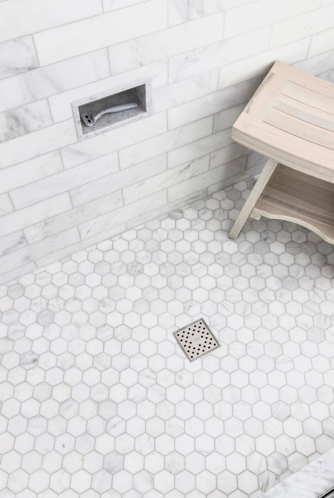 art 709 Bianca Carrara Hexagon Marmer  48x48x10mm poli