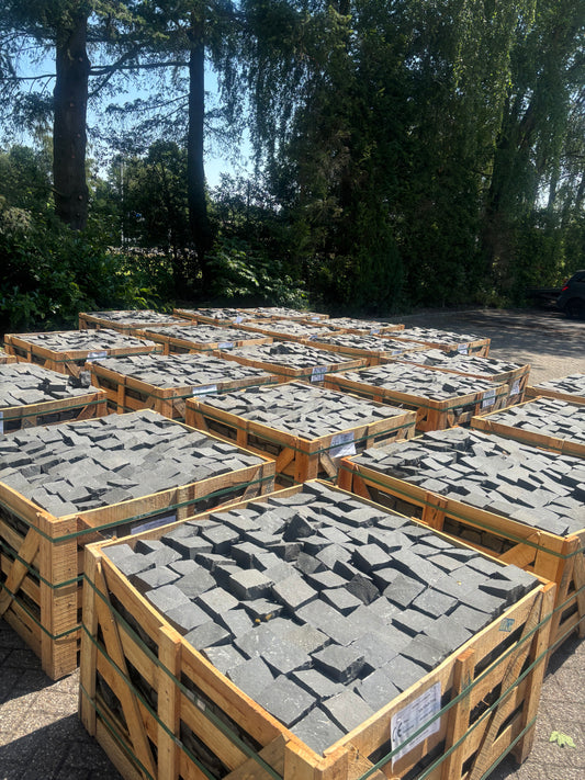 Basalt Dark Vietnam 20x14-14x14-10x10x5-7cm