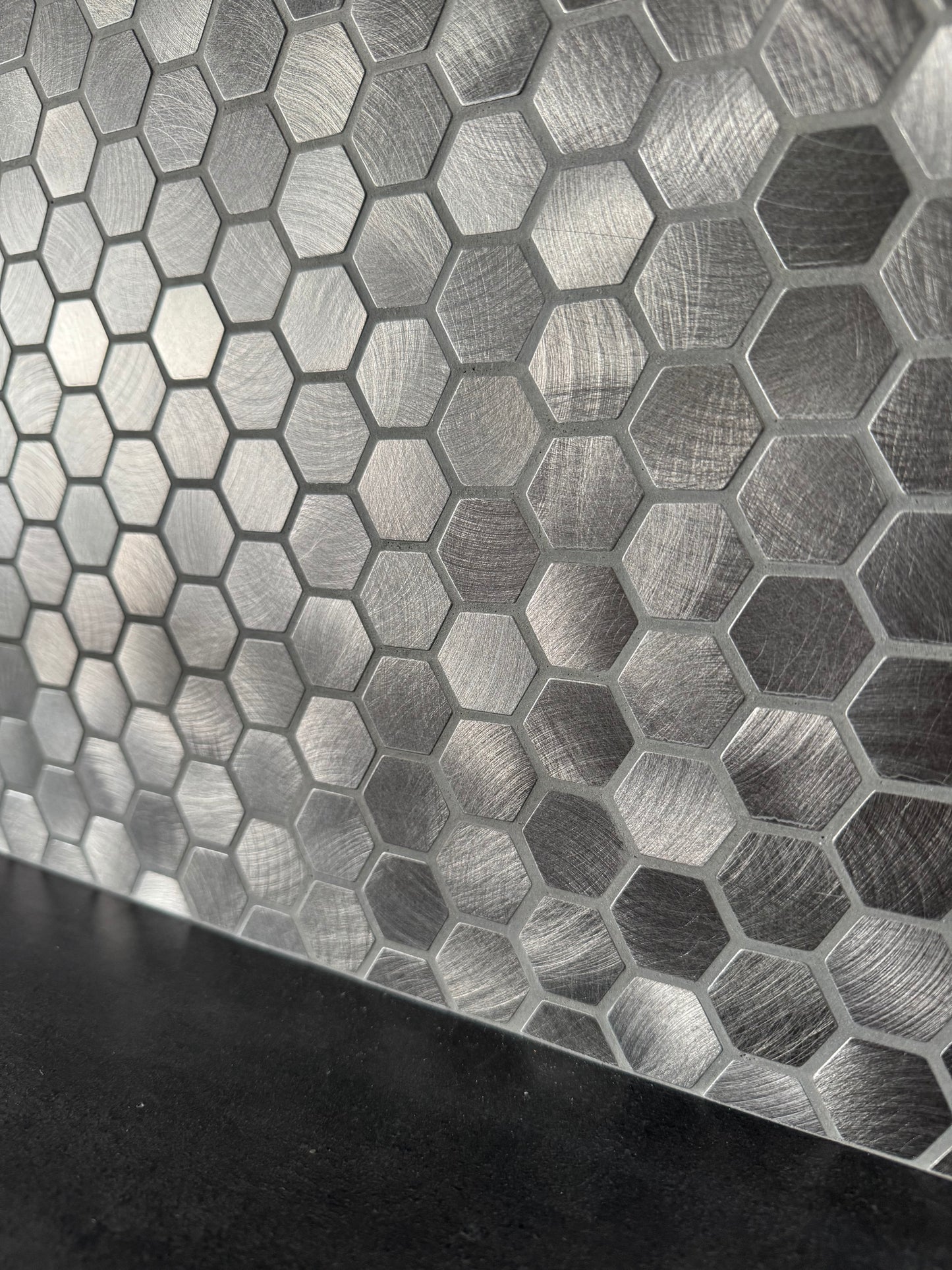 art 730 Reflections Gun Metal Hexagon 23mm op matje 300x300x8mm