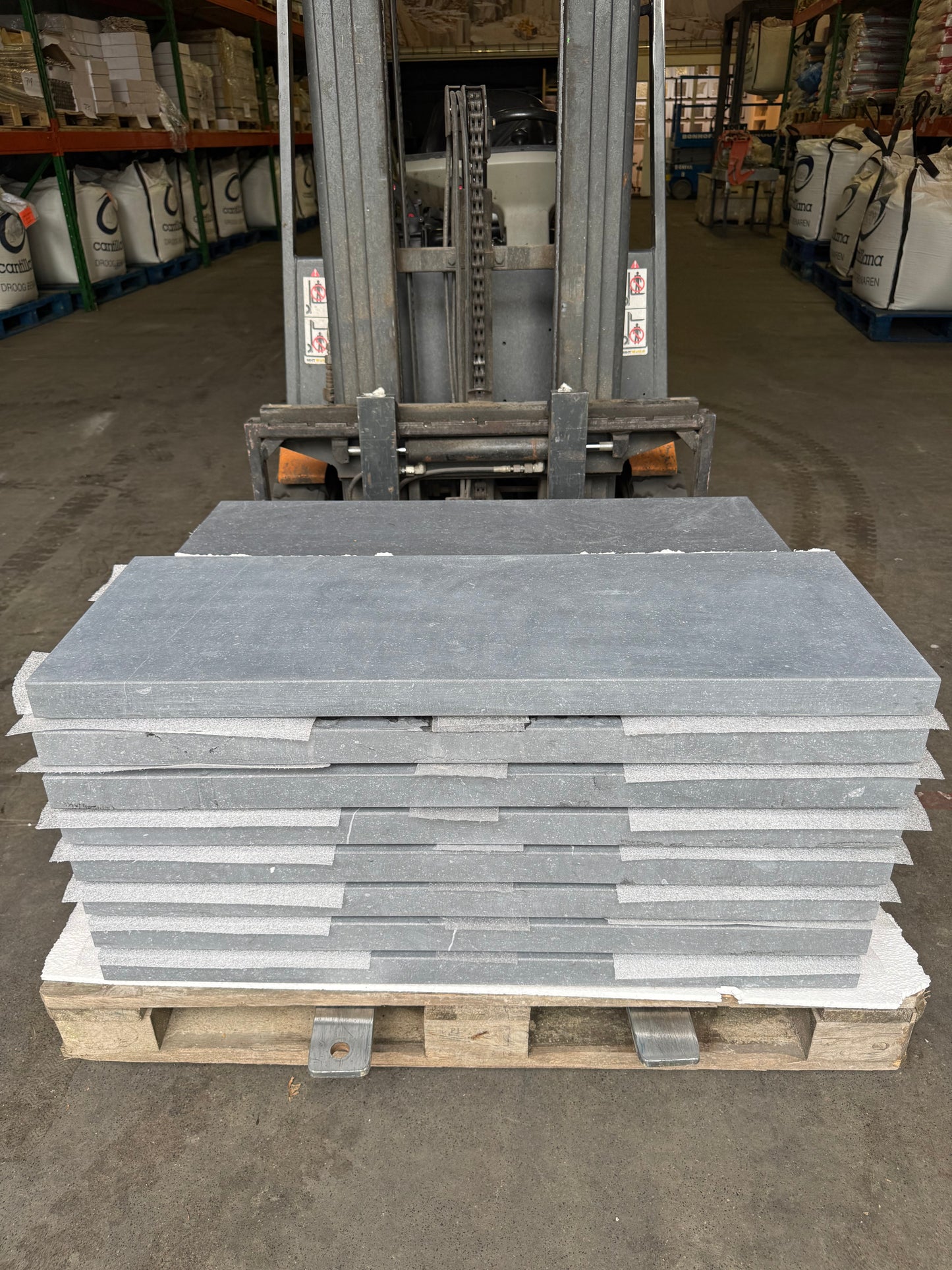 Zwembadranden Belgisch Hardsteen – Blauw Gezoet 100x35x4.8/3cm op voorraad