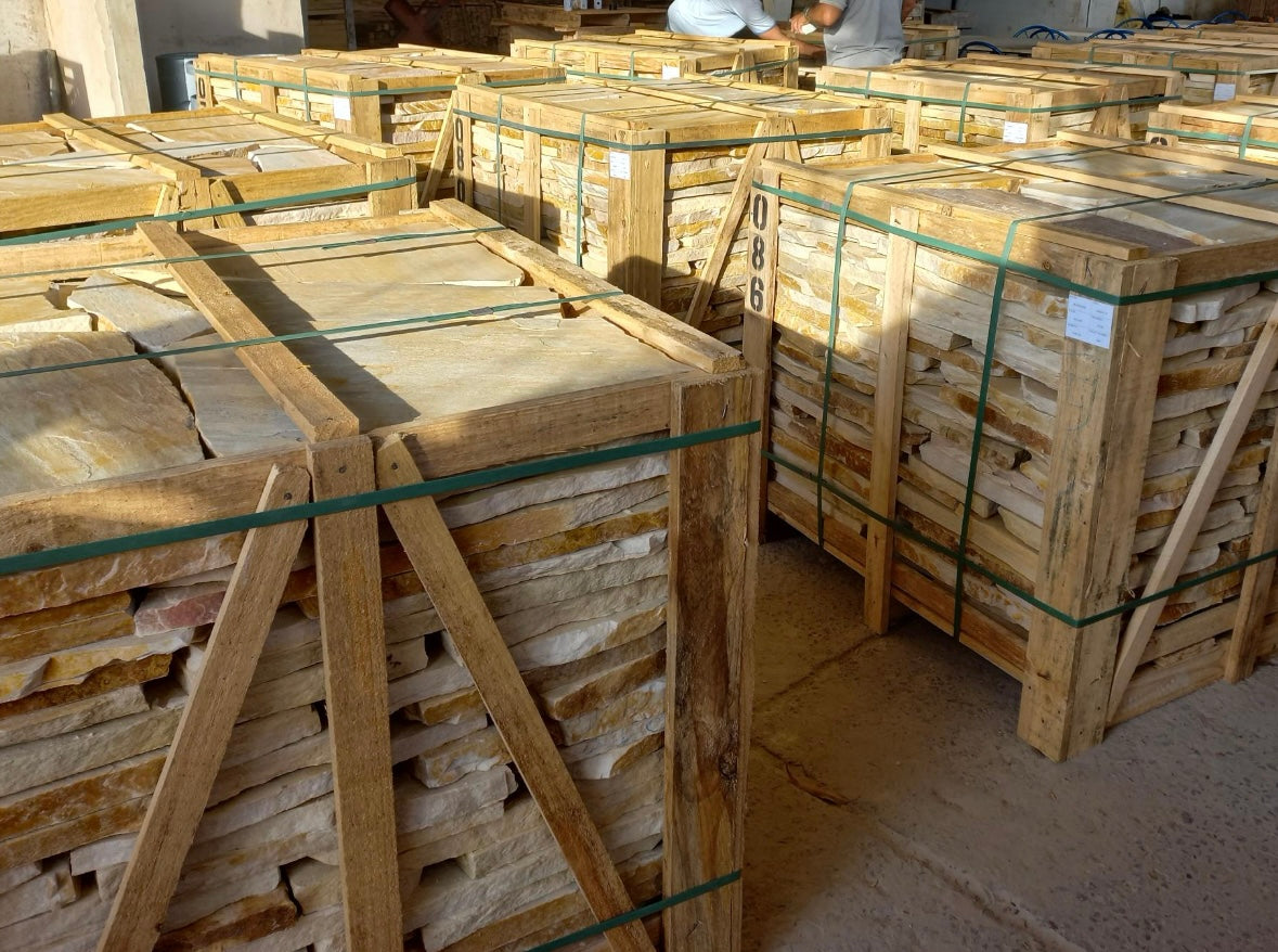 Flagstones Brasil Yellow XL 25-40mm inhoud krat 22M2 = 1600KG