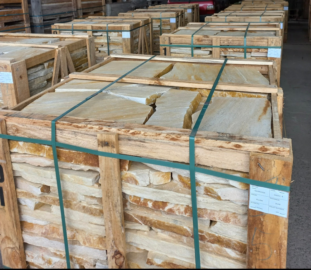 Flagstones Brasil Yellow XL 25-40mm inhoud krat 22M2 = 1600KG