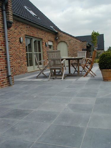 Vietnamees Hardsteen 500x500x30mm verouderd