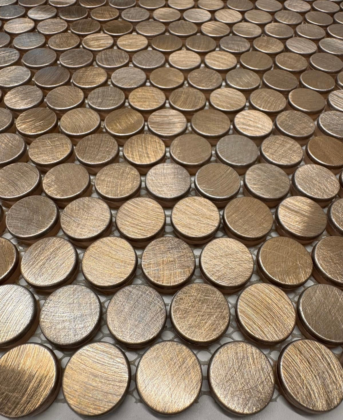 art 735 Reflections Penny Round Gold 19mm op matje 300x300x8mm
