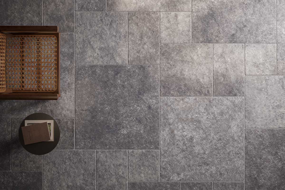 Pierre Bleu Noir merk ermes 800x800x9mm verouderd met gewelfde kanten
