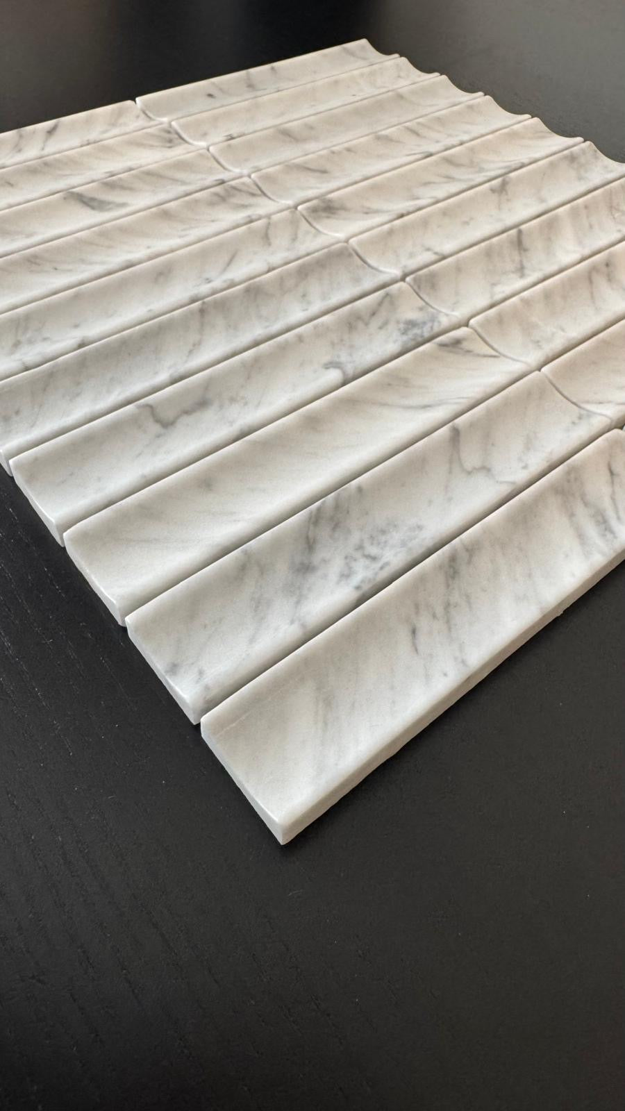 art 702 Kit Kat  Conclave Bianco Carrara Mozaïek 151x30x10mm op matje 300x300x10mm