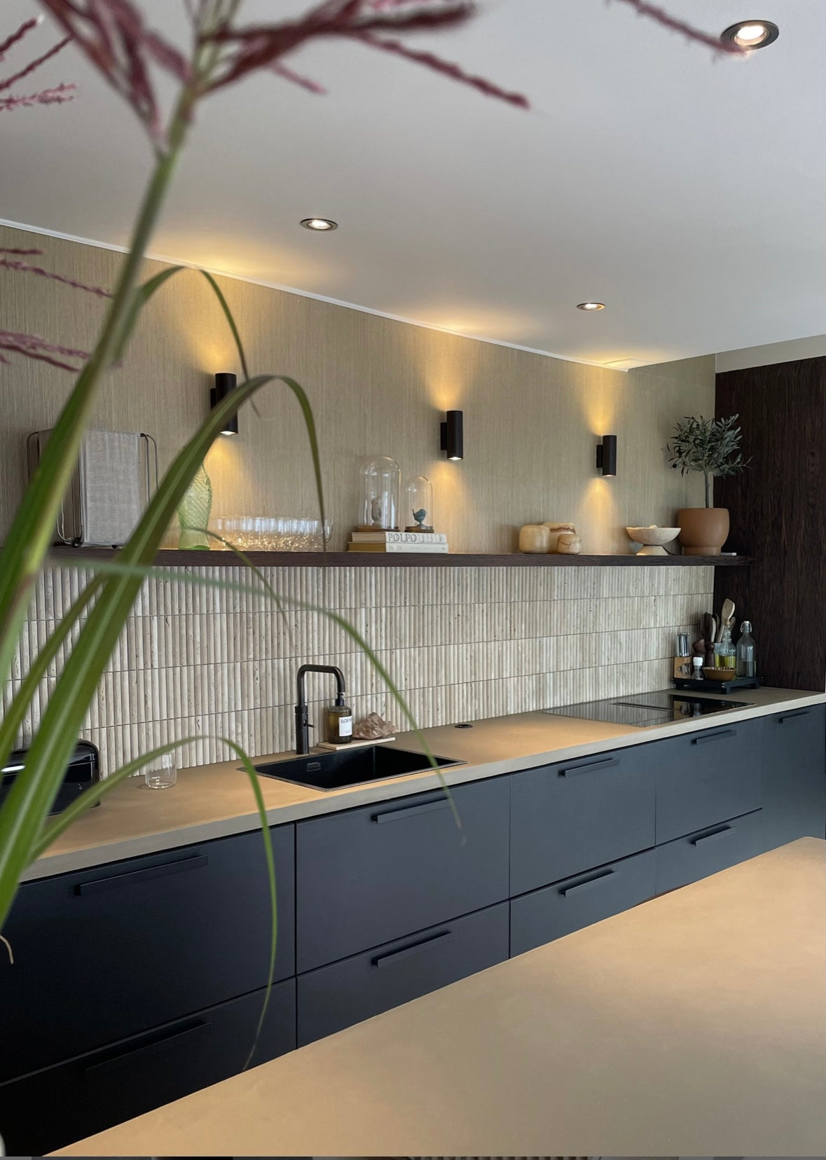 art 705 Kit Kat Bull Nose Travertin Mozaïek 151x30x15mm op matje 300x300x15mm