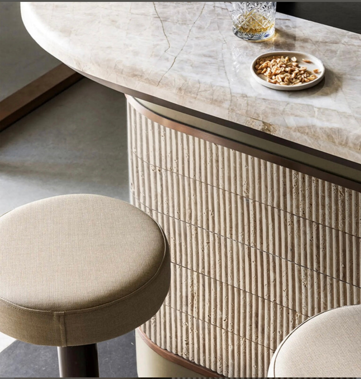 art 705 Kit Kat Bull Nose Travertin Mozaïek 151x30x15mm op matje 300x300x15mm