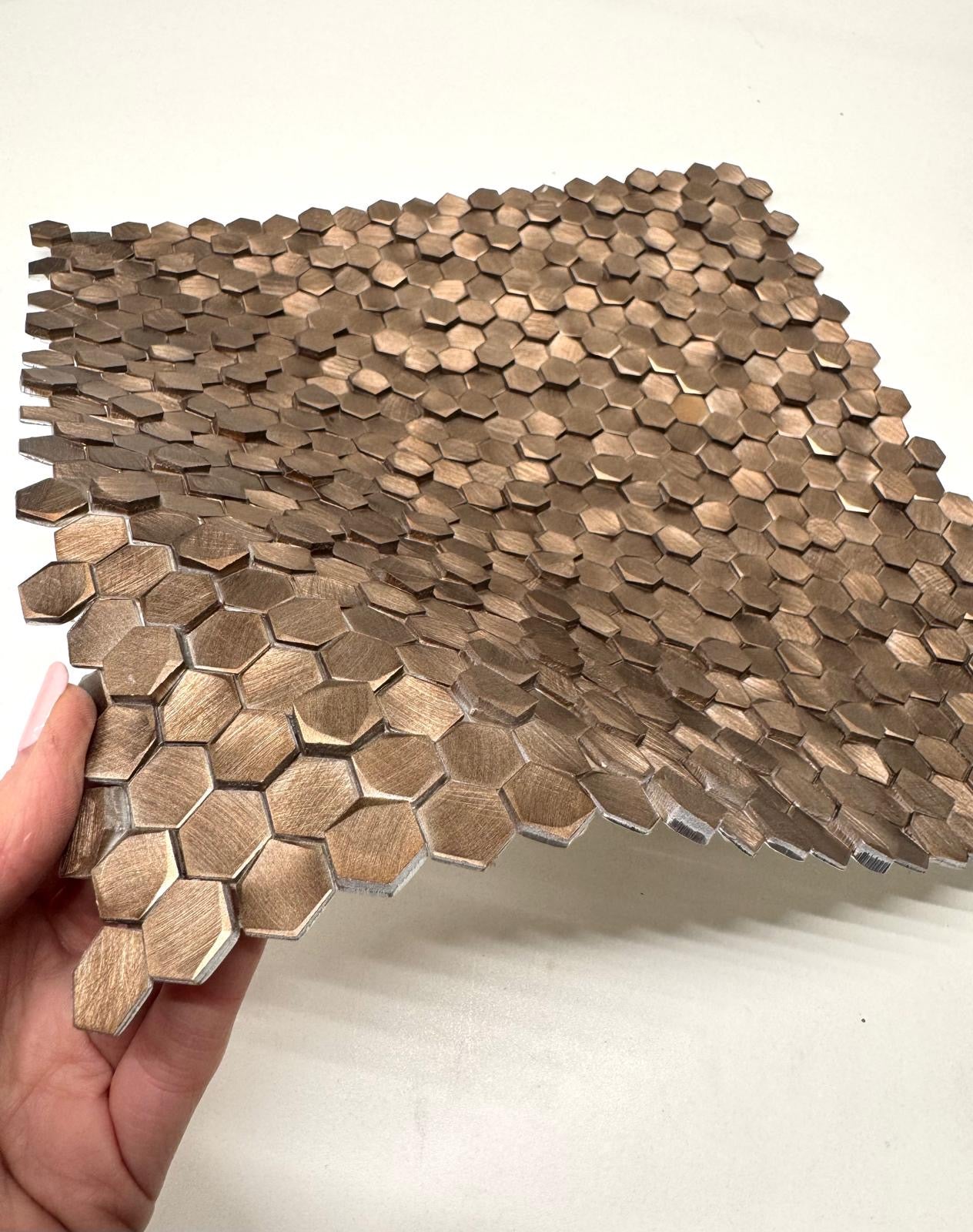 art 725 Colonial L Antic Hexagon Bronze 10mm  3D 4-8mm op matje 300x300