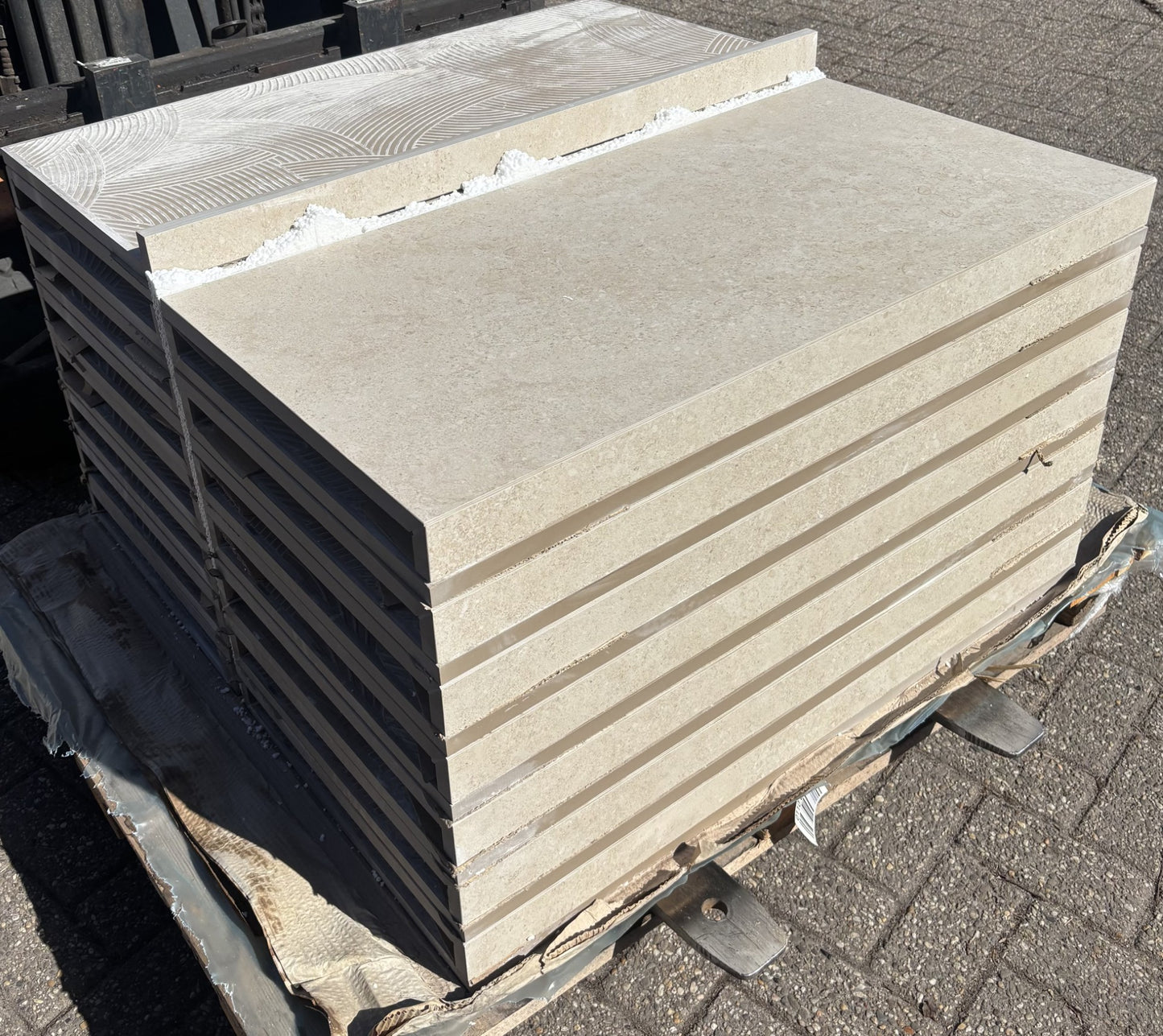 Zwembadranden Keramisch merk Tuscania Italie Etrea Sabbia 900x450x20-50mm