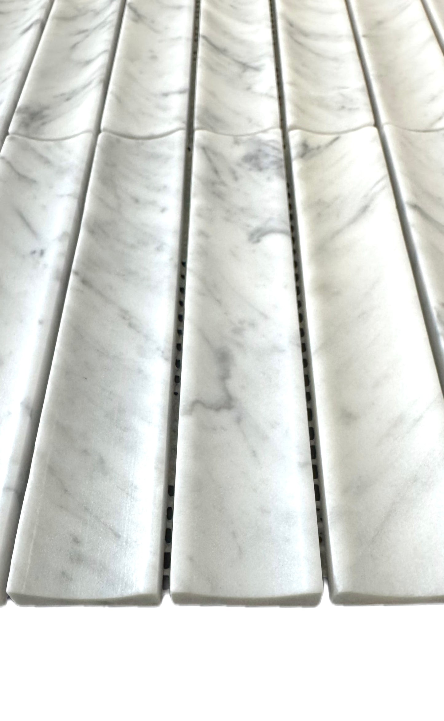 art 702 Kit Kat  Conclave Bianco Carrara Mozaïek 151x30x10mm op matje 300x300x10mm