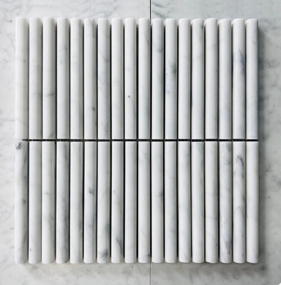 art 701 Kit Kat  Bull Nose Bianco Carrara Mozaïek 151x30x15mm gezoet