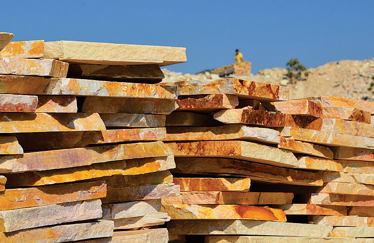 Flagstones Brasil Yellow Dikformaat  XL 25-40mm inhoud krat 22M2 = 1600KG