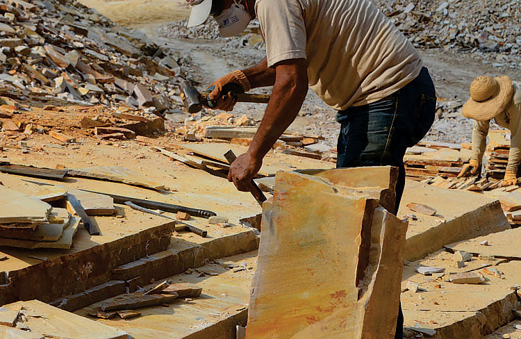 Flagstones Brasil Yellow Dikformaat  XL 25-40mm inhoud krat 22M2 = 1600KG