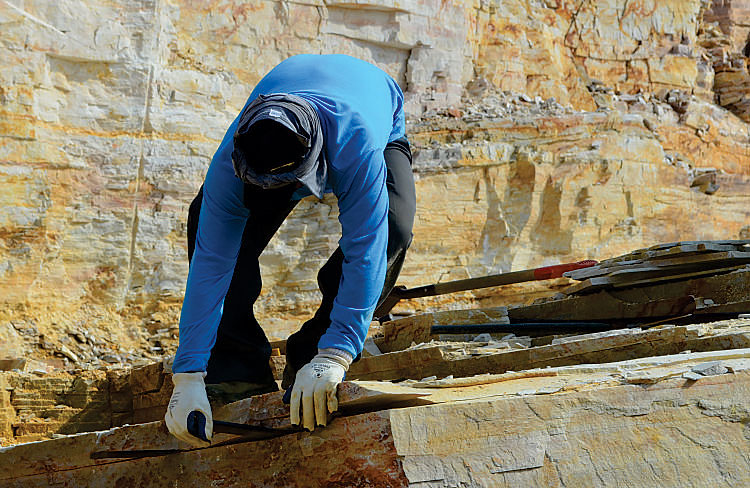 Flagstones Brasil Yellow Dikformaat  XL 25-40mm inhoud krat 22M2 = 1600KG